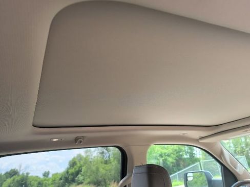 Used 2019 RAM 1500 Laramie AWD/4WD image 12