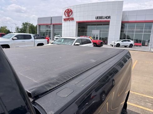 Used 2017 Toyota Tundra Limited w/ Limited Premium Package AWD/4WD image 7