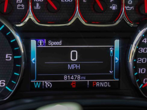 Used 2018 Chevrolet Silverado 1500 LT w/ Midnight Edition image 10