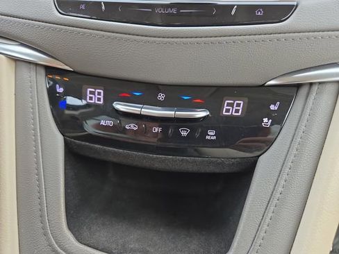 Used 2019 Cadillac XT5 Premium Luxury FWD image 32