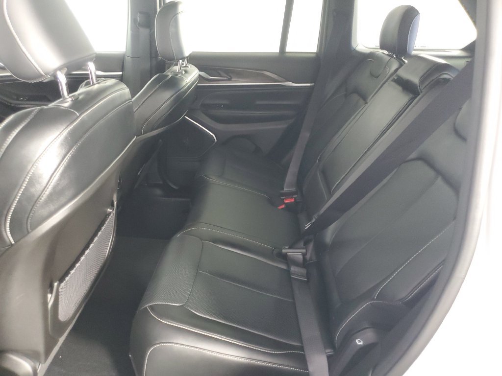 Used 2026 Jeep Grand Cherokee Limited AWD/4WD image 13