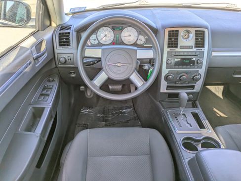 Used 2009 Chrysler 300 LX image 11