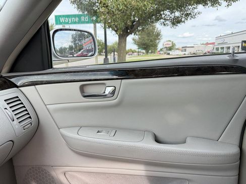 Used 2009 Cadillac DTS w/ Trunk Convenience Package image 35