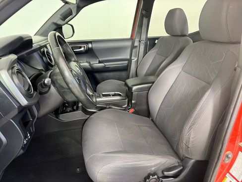 Used 2016 Toyota Tacoma TRD Off-Road w/ Towing Package RWD image 11