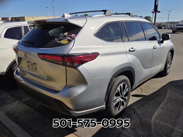 Used 2021 Toyota Highlander XLE FWD image 4