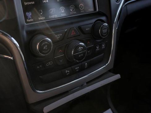 Used 2015 Jeep Grand Cherokee Limited w/ Luxury Group II image 27