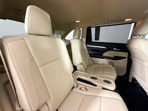Used 2017 Toyota Highlander XLE FWD image 40