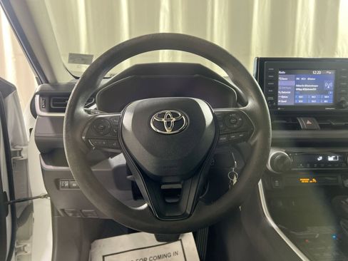 Used 2022 Toyota RAV4 LE image 21