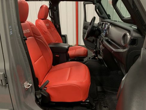 Used 2023 Jeep Wrangler Unlimited w/ Sun & Screen Package image 50