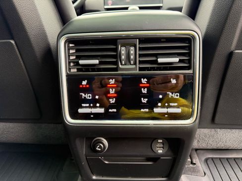 Used 2019 Porsche Cayenne E-Hybrid AWD/4WD image 24
