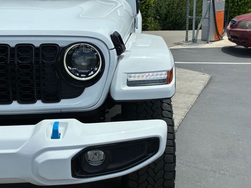 Used 2024 Jeep Wrangler High Altitude AWD/4WD image 12