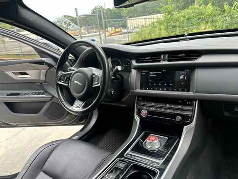 Used 2016 Jaguar XF R-Sport image 22