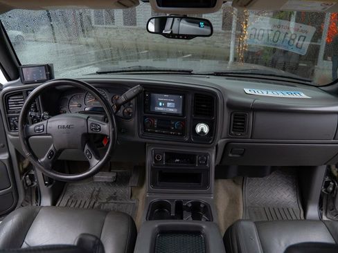 Used 2006 GMC Sierra 2500 SLT w/ Heavy-Duty Power Package image 16