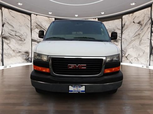 Used 2017 GMC Savana 2500 RWD image 2
