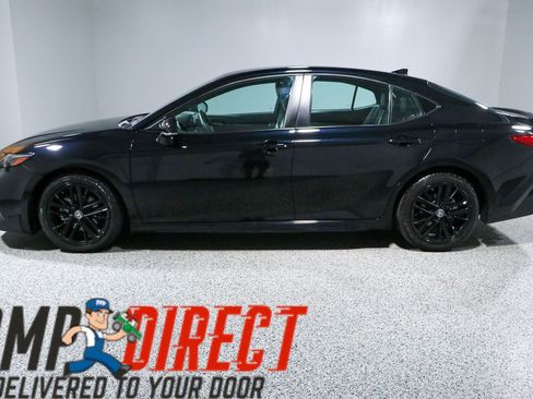 Used 2025 Toyota Camry SE w/ Convenience Package FWD image 10