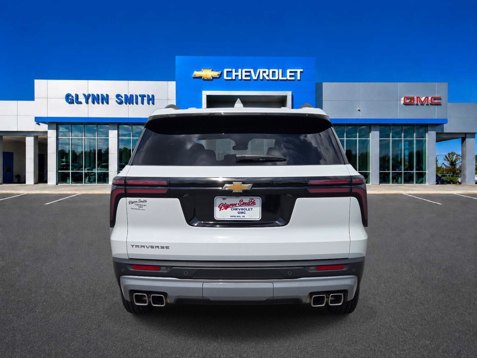 Used 2026 Chevrolet Traverse LT FWD image 8