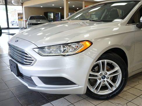 Used 2018 Ford Fusion SE w/ Fusion SE Technology Package FWD image 22