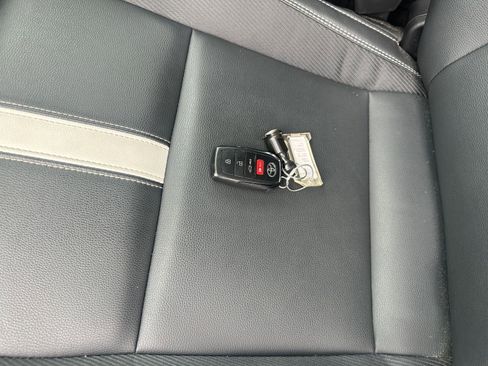 Used 2025 Toyota Camry SE image 21