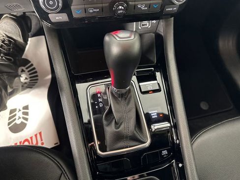 Used 2025 Jeep Compass Limited image 31