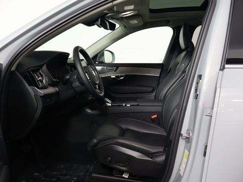 Used 2025 Volvo XC90 B6 Ultra image 10