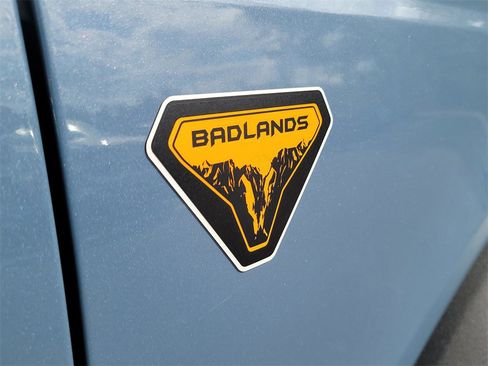 Used 2025 Ford Bronco Badlands image 6