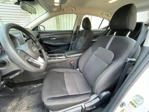 Used 2025 Nissan Sentra SV FWD image 22