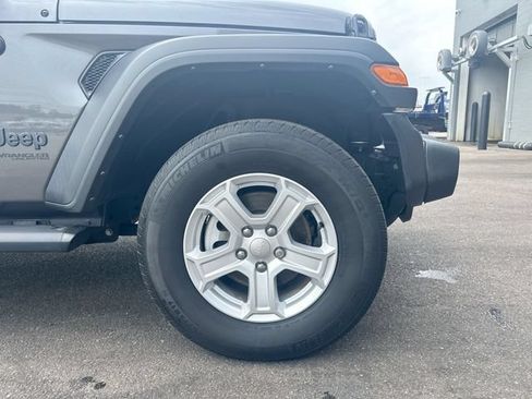 Used 2022 Jeep Wrangler Unlimited Sport AWD/4WD image 12