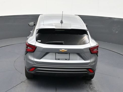 Used 2025 Chevrolet Trax LS FWD image 15