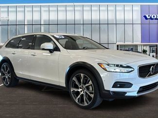 Certified 2025 Volvo V90 B6 Cross Country Ultra w/ Protection Package Premier AWD/4WD video 1