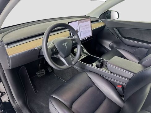 Used 2021 Tesla Model Y Long Range image 9