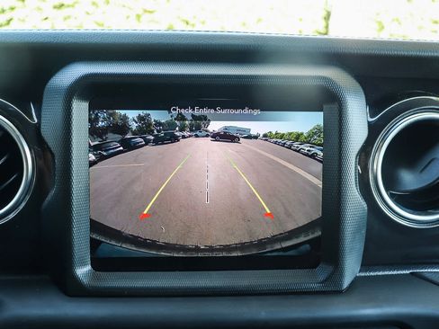 Used 2022 Jeep Wrangler Unlimited Sahara AWD/4WD image 21