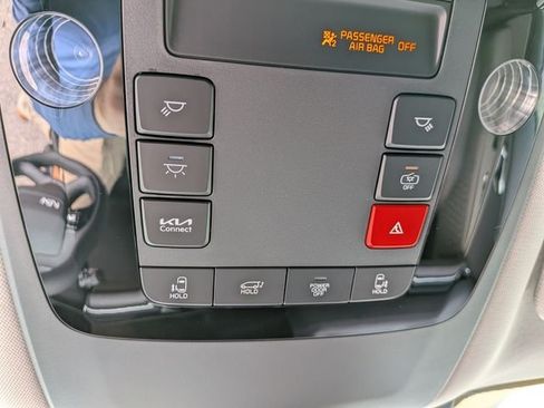 New 2027 Kia Carnival EX FWD image 24