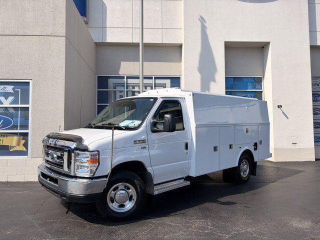 Used 2013 Ford E-350 and Econoline 350 Super Duty w/ PWR Locks & Windows Group RWD image 1