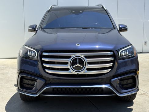 Used 2024 Mercedes-Benz GLS 580 4MATIC image 3
