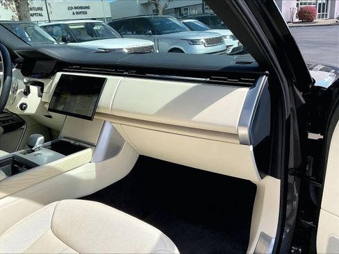 Used 2024 Land Rover Range Rover SE image 18