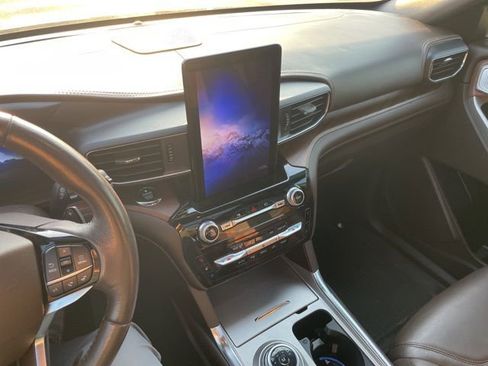 Certified 2021 Ford Explorer King Ranch w/ Premium Technology Package image 10