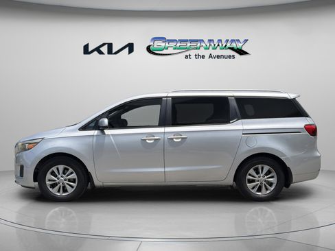 Used 2016 Kia Sedona LX w/ LX Convenience Package FWD image 4