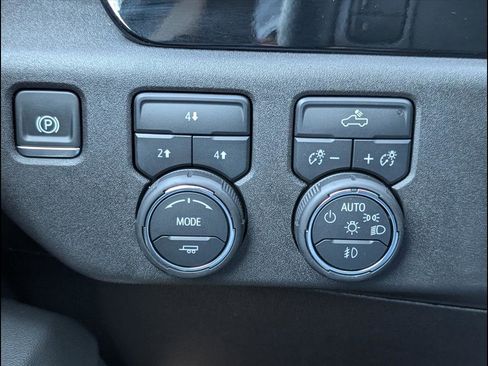 Used 2025 Chevrolet Silverado 2500 LT image 16