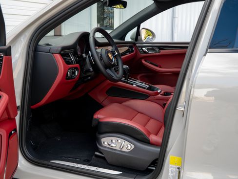 Certified 2026 Porsche Macan S image 4
