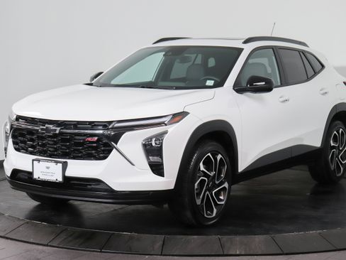 Used 2024 Chevrolet Trax RS w/ Sunroof Package image 1