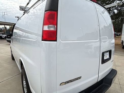 Used 2022 Chevrolet Express 2500 Work Van w/ Driver Convenience Package image 32