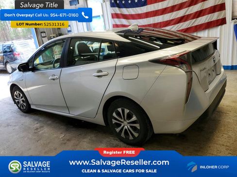 Used 2017 Toyota Prius Three FWD image 3