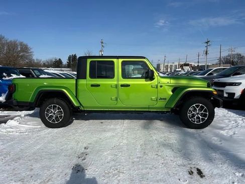 New 2025 Jeep Gladiator Sport image 2