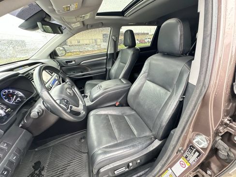 Used 2017 Toyota Highlander Limited AWD/4WD image 20