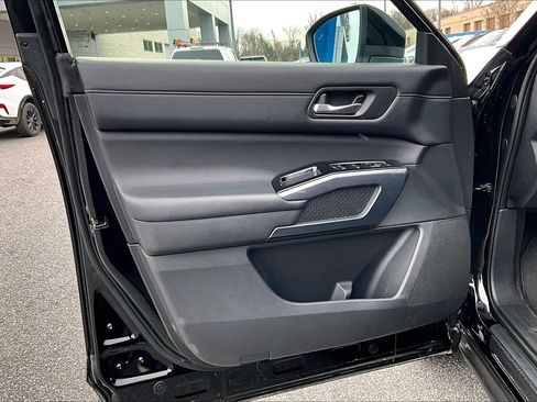 Used 2023 Nissan Pathfinder SL image 19