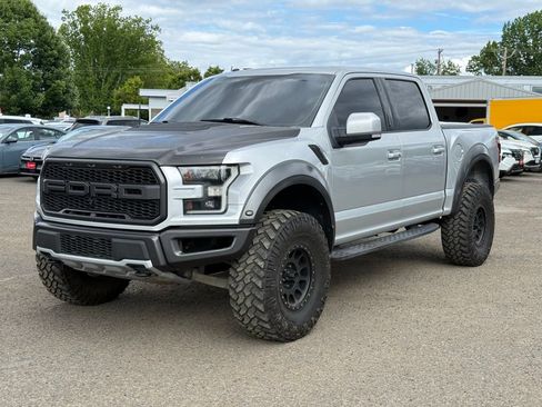 Used 2017 Ford F150 Raptor w/ Equipment Group 802A Luxury AWD/4WD image 2