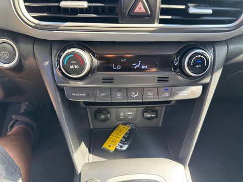 Used 2019 Hyundai Kona Limited FWD image 33