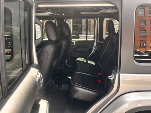 Used 2021 Jeep Wrangler Unlimited Sahara w/ Uconnect 4C Nav & Sound Group AWD/4WD image 15