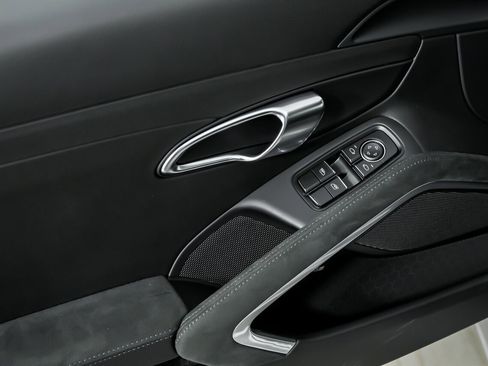 Used 2022 Porsche 718 Cayman GTS image 18