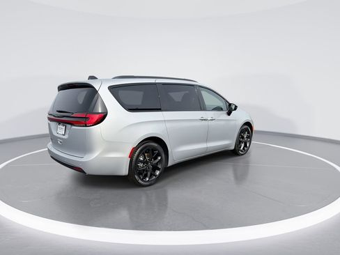 New 2026 Chrysler Pacifica Select w/ S Appearance Package FWD image 8